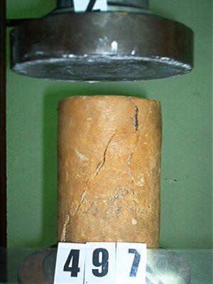 Laboratorio control materiales con equipos avanzados